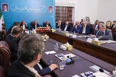 در اتاق بازرگانی بین پزشکیان و بازرگانان و تجار چه گذشت؟+ فیلم