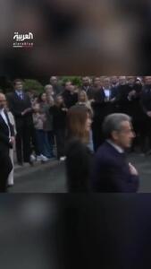  ببینید؛ نیکولا سارکوزی دست در دست همسرش در راه زندان
