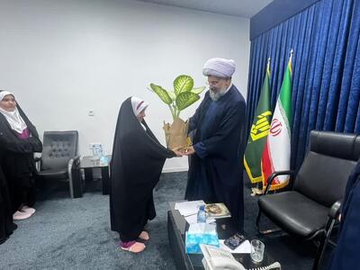  دانش‌آموزان دشتی نامه‌های خود به رهبر انقلاب را به امام جمعه سپردند