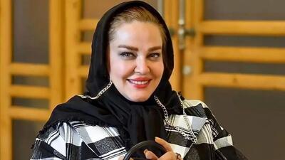  فیلم مراسم ختم پدر بهاره رهنما؛ ناهار لاکچری و دیزاین اعیانی گل و حلوا