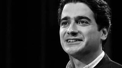  حرکت عجیب همایون شجریان جلوی مجسمه مهران مدیری