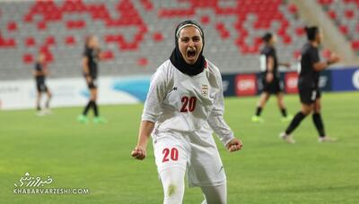 ویدیو| بازیکن هند سایه توپ را زد و ستاره ایران گل!/ فرصت طلبی سارا دیدار و دبل گلزنی - پارس فوتبال