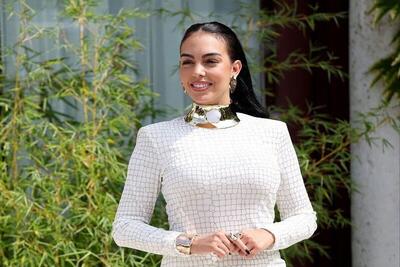  جورجینا با روسری و مانتو، هفته مُد ریاض را ترکاند! | عکس