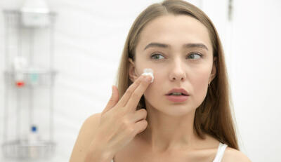  راهنمای کامل ضد آفتاب بی رنگ: بهترین انتخاب برای پوست شما