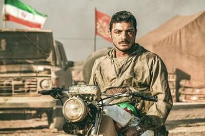 سجاد بابایی و بهزاد خلج در پشت صحنه فیلم «مجنون» + عکس