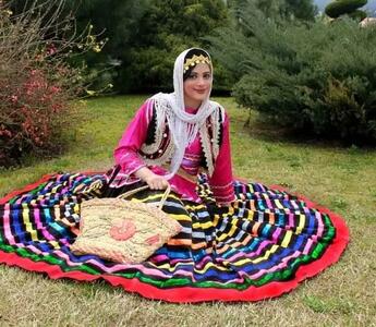  آواز محلی؛ آهنگ اصیل مازنی اینجوریه نه اونی که شلوار پلنگی میخونه ناخواسته عاشق میشی