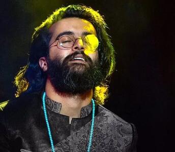  آواز احساسی؛ مهدی دارابی تو عمق کنسرتش یهو میکروفون میندازه زمین با صدا اصلیش میخونه