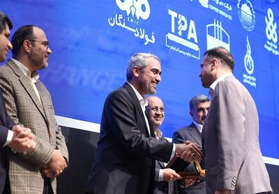 تجلیل از مدیرعامل شرکت ملی مس در همایش «برترین‌های بورس کالای ایران» - تسنیم