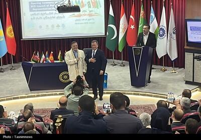 استاندار زنجان  کت قزاقی  به تن کرد فیلم - تسنیم