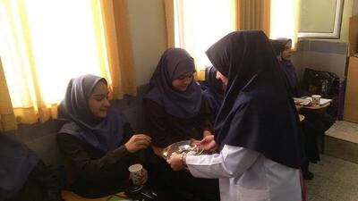  توزیع داروهای آهن برای دانش آموزان دختران متوسطه+ فیلم