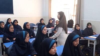  فیلمی از حال و هوای دانش آموزان دبیرستان دخترانه مولوی آموزش و پرورش در هفته سلامت روان