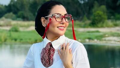 کلوزآپ جدید «شیوا مکینیان» سوژه شد؛ بازیگر با استایل رمانتیک و پاپیونی (عکس)