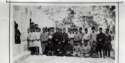  کارکنان و پزشکان دربار ناصری در قصر سلطنت‌آباد(عکس)