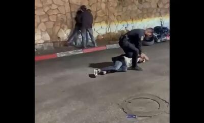  بازداشت خشونت‌آمیز دو فلسطینی توسط پلیس اسرائیل در قدس (فیلم)