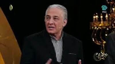  لحظه بوسیدن دست ناصر ممدوح توسط ایرج نوذری