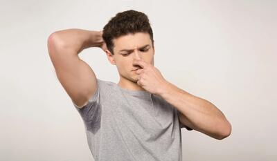  چرا بدن نوجوانان بوی بدی می دهد ؟