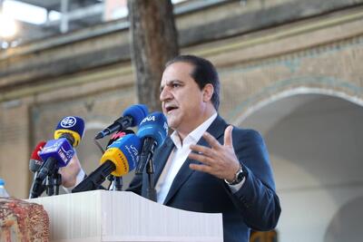  استاندار ایلام: جامعه امروز نیازمند نگاه عاطفی هنرمندان است