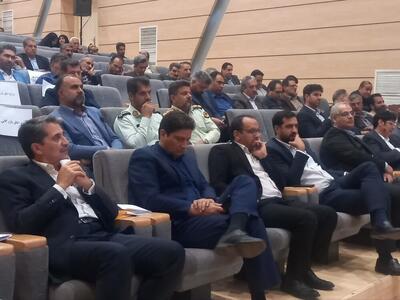  همایش «وفاق ملی و سرمایه‌گذاری برای تولید» در زرند برگزار شد