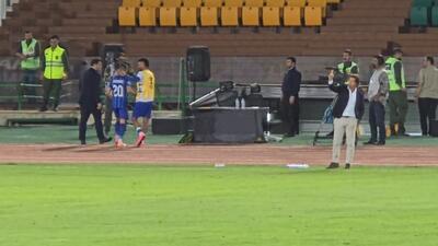  دلداری رامین رضاییان به علیرضا کوشکی بعد از اخراج مقابل الوحدات