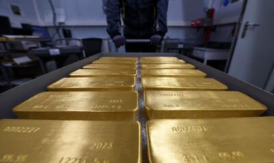 چرخش تاریخی اقتصاد جهان: طلا جایگزین دلار در ذخایر بانک‌های مرکزی شد!