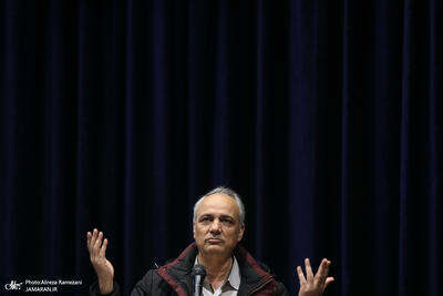  تحلیل احمد زیدآبادی از ماجرای فیلم عروسی دختر شمخانی: وقتی فرهنگ خانواده‌ها و زن و فرزندان افراد مذهبی-انقلابی تا بدین پایه تغییر کرده است، آنها چطور انتظار دارند که سایر اقشار جامعه مثل دهۀ شصت لباس بپوشند و زندگی کنند؟