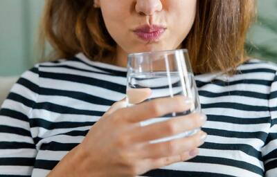  غرغره آب نمک تا چه میزان در رفع سرماخوردگی مفید است؟ - کلبه سرگرمی | Kolbehsargarmi