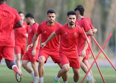 موضع رختکن پرسپولیس درباره سرمربی؛ کاپیتان همه‌کاره شد - پارس فوتبال