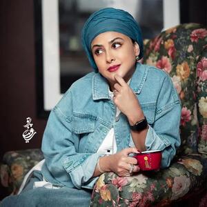  تیپ و استایل جدید و متفاوت آزاده صمدی روی موتور؛ خانم بازیگر هر روز زیباتر می شود+عکس