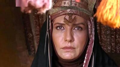  فریبا کوثری در آستانه ۶۰ سالگی با استایلی متفاوت و شیک در جشنواره فیلم کوتاه تهران!