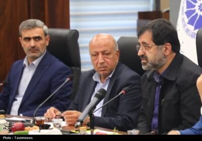 تأکید استاندار قم بر تسریع در رفع موانع برق واحدهای تولیدی - تسنیم
