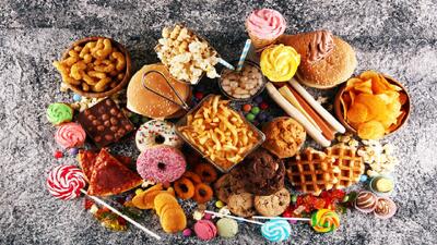  چرا نمی‌توانیم مصرف غذا‌های ناسالم را ترک کنیم؟!