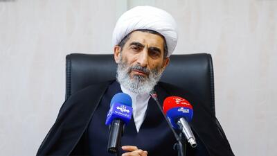 داور و میانجیگر وظیفه دارد تا در مسیر برقراری صلح و سازش تلاش کند