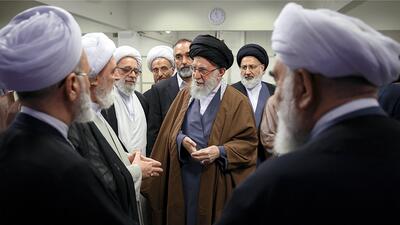  وقتی حضور رهبر انقلاب، خود پیام سیاسی است