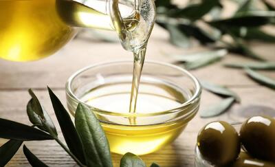 روغن زیتون واقعا یبوست را درمان می‌کند؟ زمان مصرف، مقدار درست و نکات ایمنی