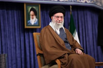  رهبر انقلاب: مبارزه با مشروطه انگلیسی، دلیل جمع‌آوری «تنبیه‌الامة» توسط خود میرزای نائینی بود (فیلم)
