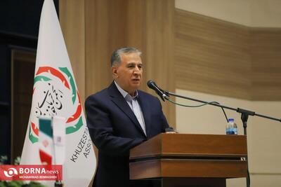  رییس اتاق ایران: انباشت مشکلات اقتصادی با تصمیم‌گیری‌های جزیره‌ای حل نخواهد شد