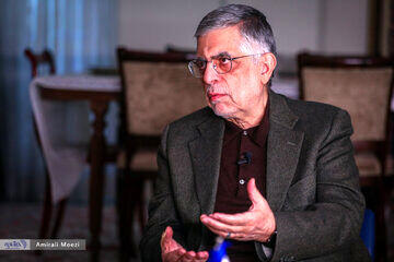  کرباسچی: رضا شاه با تمام قلدری نتوانست حجاب و اعتقاد مردم را از بین ببرد/ به جای ۸۰ هزار نیرو ۸ میلیون نفر هم به خیابان بیاید تاثیری بر حجاب ندارد