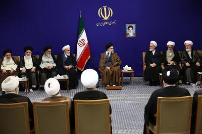  عکس/ دیدار دست‌اندرکاران کنگره میرزای نائینی با رهبر انقلاب | اقتصاد24