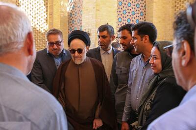  ویدیویی از حضور محمد خاتمی در گلزار شهدای اردکان منتشر شد