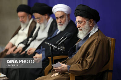  دیدار دست‌اندرکاران کنگره بین‌المللی علامه نائینی با رهبر انقلاب