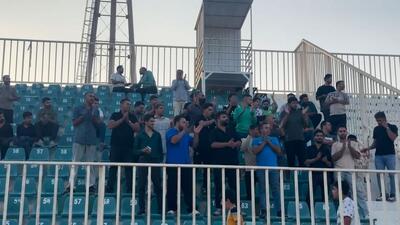 حضور هواداران چادرملو در تمرین پیش از بازی با خیبر در اولین دیدار خانگی خود در یزد