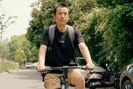  چگونه «هو آنیان» با نوشتن درباره‌ی تحویل بسته‌ها به یک نویسنده پرفروش تبدیل شد