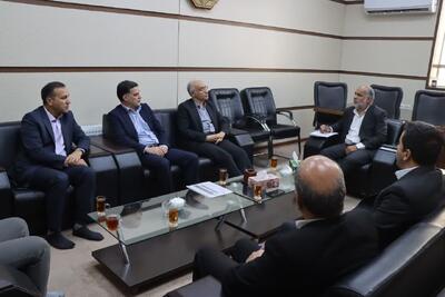  نشست محمدرضا صباغیان با مدیر عامل برق منطقه ای استان یزد