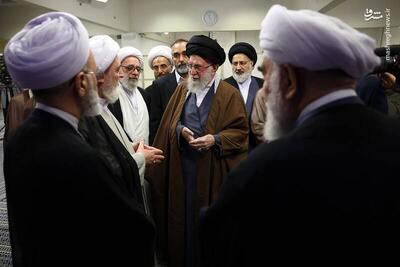  عکس/ دیدار دست‌اندرکاران کنگره میرزای نائینی با رهبر انقلاب