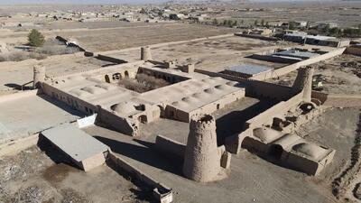  نیکرو: مرمت عمارت برج یزدان‌آباد شهرستان زرند آغاز شد