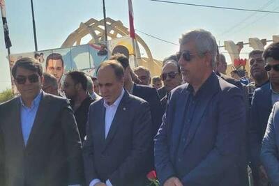  ادای احترام وزیر جهاد کشاورزی به مقام شامخ شهیدان شهرستان جیرفت