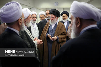 دیدار دست‌اندرکاران کنگره بین‌المللی میرزای نائینی با رهبر معظم انقلاب