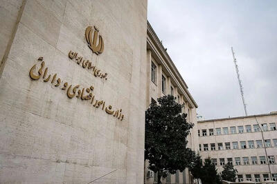 وزیر اقتصاد: انحلال بانک آینده برای اصلاح ساختار نظام بانکی بود