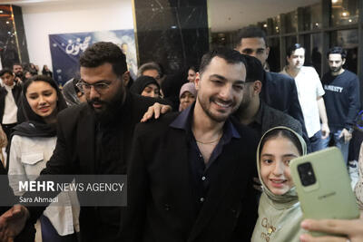 اکران مردمی فیلم سینمایی «مجنون» در مشهد - پارس فوتبال
