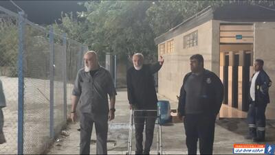 کلیپ حضور مهدی فنونی‌زاده با واکر برای دیدار استقلال الوحدات ورزشگاه شهرقدس